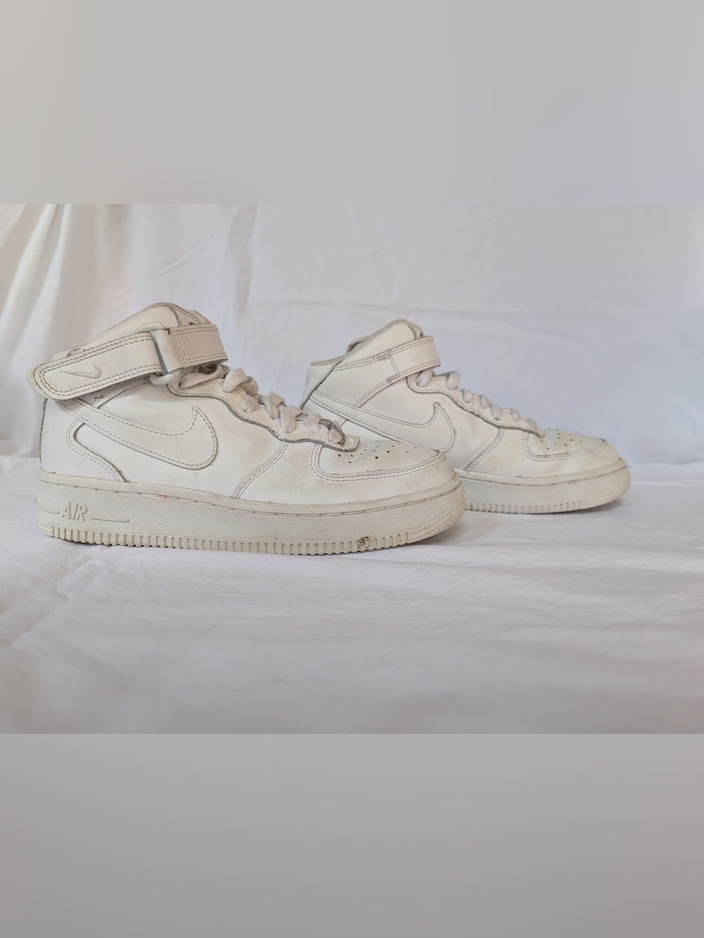 Nike Kids Air Force 1 Mid LE Triple White Sneakers